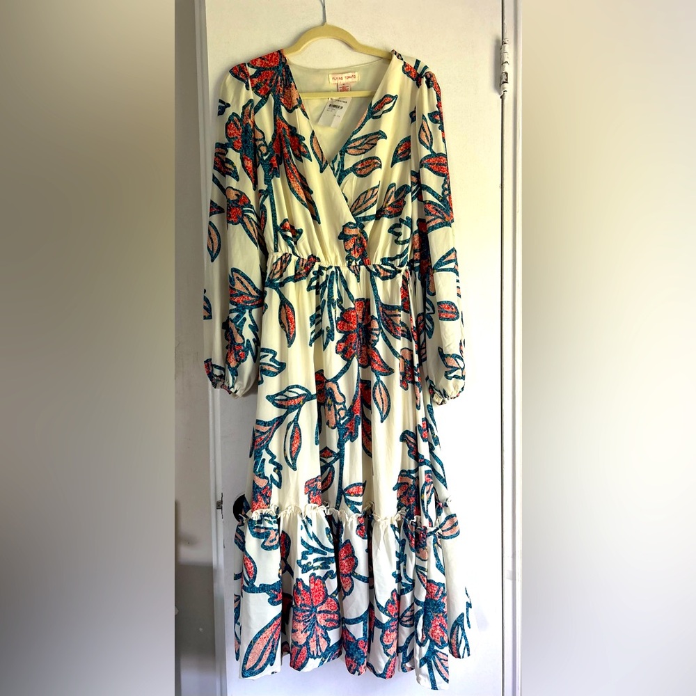 Pretty spring flowy floral dress NWT
